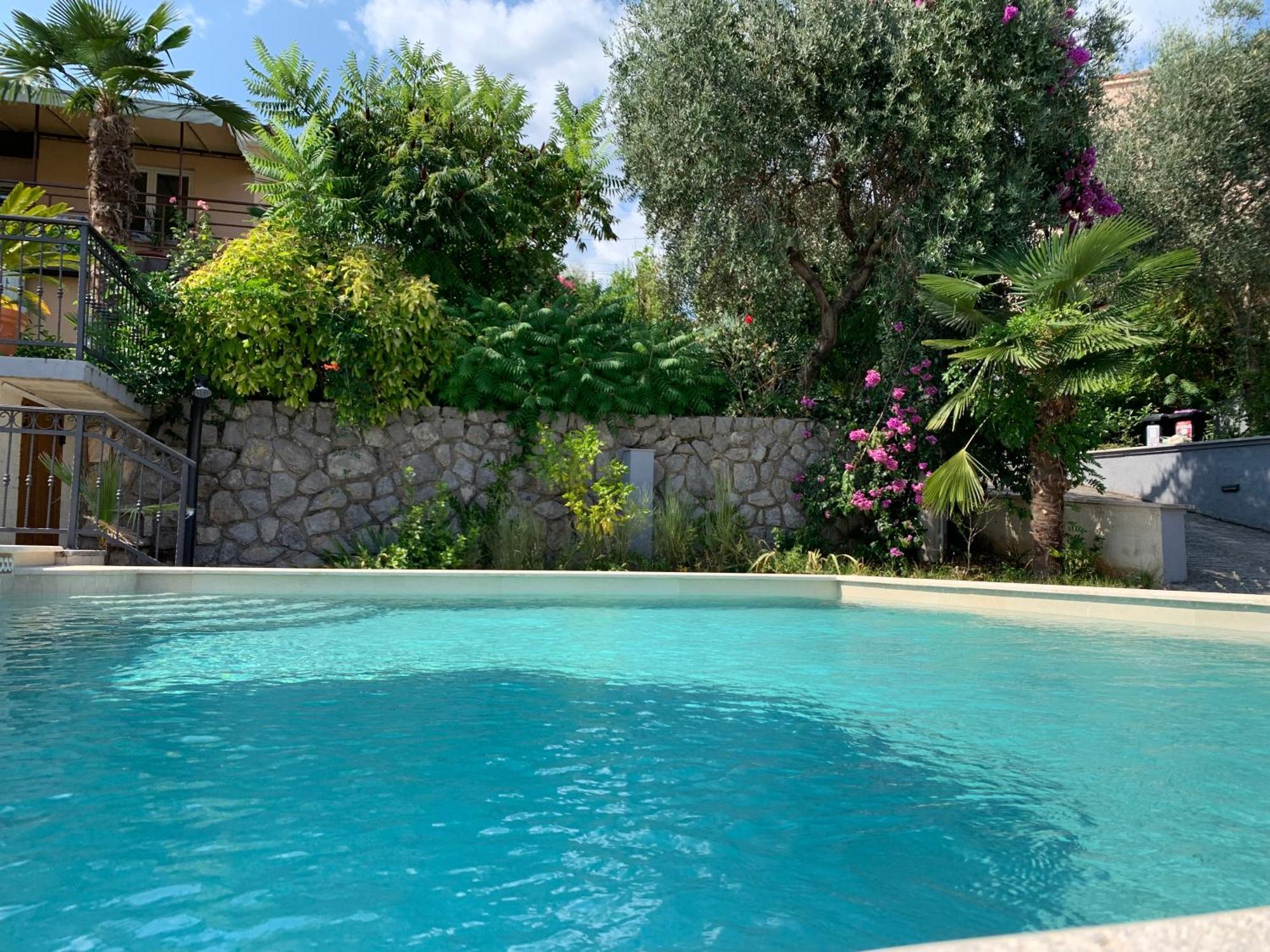 Grand Pool Apartment Ika-Abbázia Kültér fotó